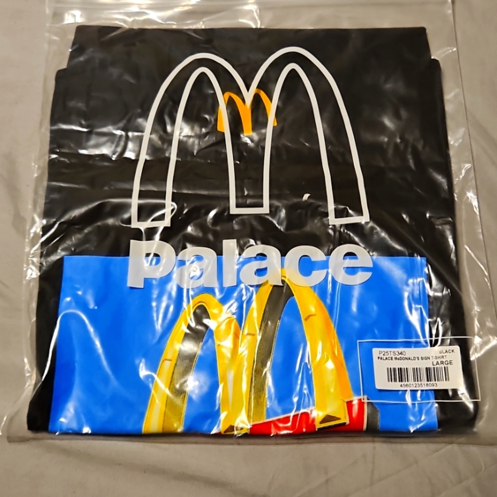 PALACE MCDONALD'S SIGN TSHIRT BLACK -LARGE